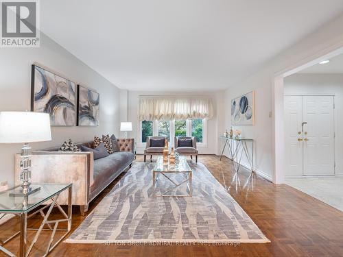 582 Spring Gate Boulevard, Vaughan, ON - Indoor Photo Showing Living Room