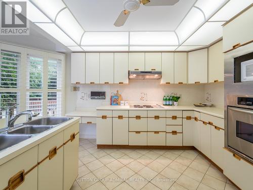 582 Spring Gate Boulevard, Vaughan, ON - Indoor Photo Showing Kitchen With Double Sink