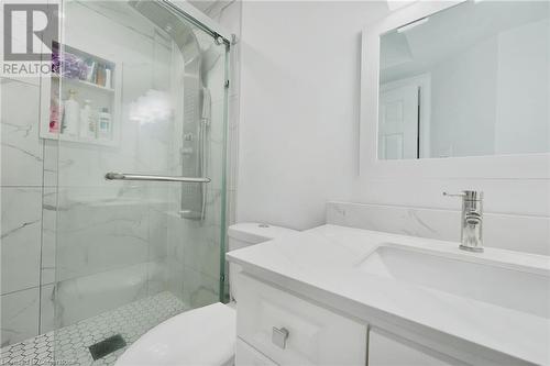 18 Curtis Street, Breslau, ON - Indoor Photo Showing Bathroom