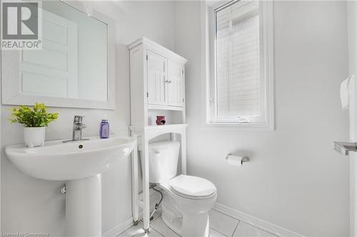 18 Curtis Street, Breslau, ON - Indoor Photo Showing Bathroom