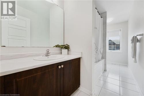 18 Curtis Street, Breslau, ON - Indoor Photo Showing Bathroom