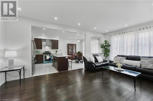 18 Curtis Street, Breslau, ON - Indoor Photo Showing Living Room