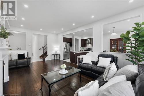 18 Curtis Street, Breslau, ON - Indoor Photo Showing Living Room