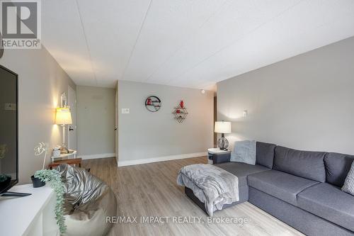 31 - 43 Taunton Road E, Oshawa (Centennial), ON - Indoor Photo Showing Living Room