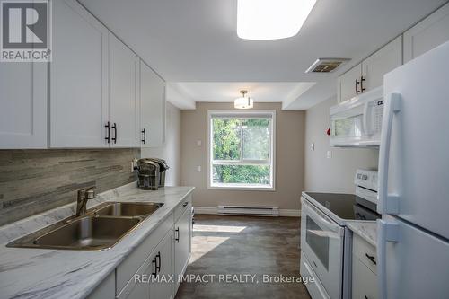 31 - 43 Taunton Road E, Oshawa (Centennial), ON - Indoor Photo Showing Kitchen With Double Sink