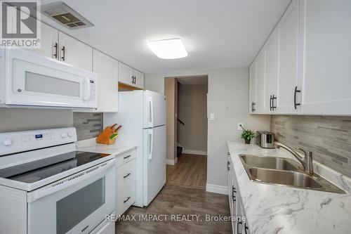 31 - 43 Taunton Road E, Oshawa (Centennial), ON - Indoor Photo Showing Kitchen With Double Sink