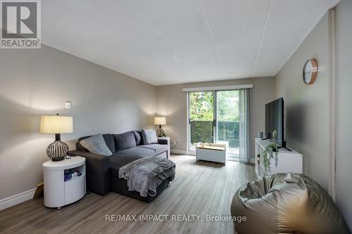 31 - 43 Taunton Road E, Oshawa (Centennial), ON - Indoor Photo Showing Living Room