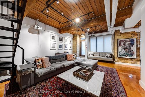 105 - 436 Wellington Street W, Toronto (Waterfront Communities), ON - Indoor Photo Showing Living Room