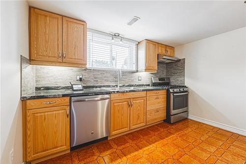 29 Seaton Place Drive, Hamilton, ON - Indoor Photo Showing Kitchen