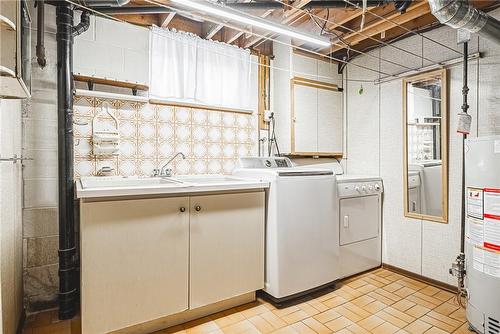 29 Seaton Place Drive, Hamilton, ON - Indoor Photo Showing Laundry Room