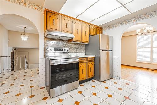 29 Seaton Place Drive, Hamilton, ON - Indoor Photo Showing Kitchen