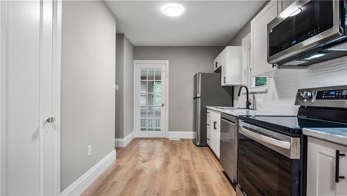 139 Longwood Road N, Hamilton, ON - Indoor Photo Showing Kitchen With Upgraded Kitchen