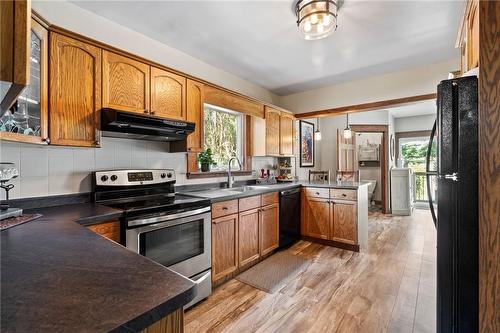 369 Queenston Street, St. Catharines, ON - Indoor Photo Showing Kitchen