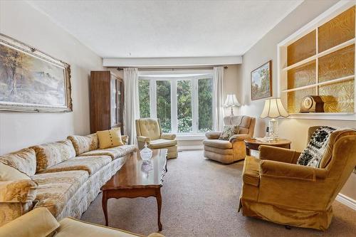 4012 Kingston Court, Burlington, ON - Indoor Photo Showing Living Room