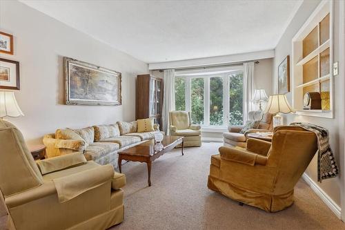 4012 Kingston Court, Burlington, ON - Indoor Photo Showing Living Room