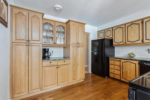 4012 Kingston Court, Burlington, ON - Indoor Photo Showing Kitchen