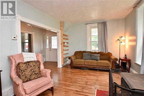 27 Grace Street, Westmeath, ON - Indoor Photo Showing Living Room