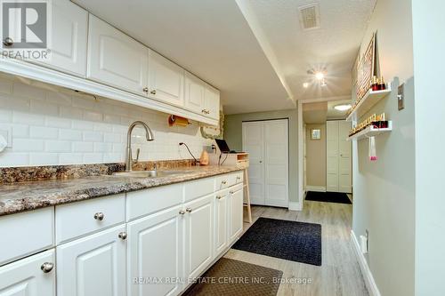 8494 20 Road E, Hamilton, ON - Indoor Photo Showing Kitchen