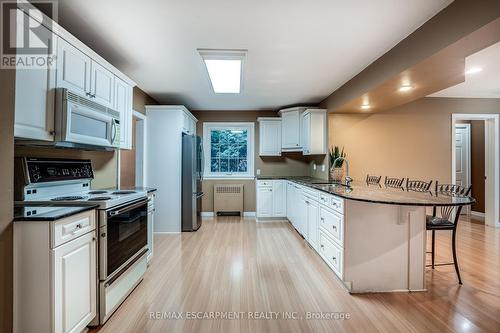 16 Durham Road, Hamilton (Stoney Creek), ON - Indoor Photo Showing Kitchen