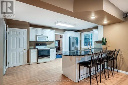 16 Durham Road, Hamilton (Stoney Creek), ON - Indoor Photo Showing Kitchen