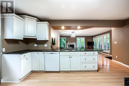 16 Durham Road, Hamilton (Stoney Creek), ON - Indoor Photo Showing Kitchen