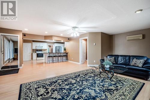 16 Durham Road, Hamilton (Stoney Creek), ON - Indoor Photo Showing Living Room