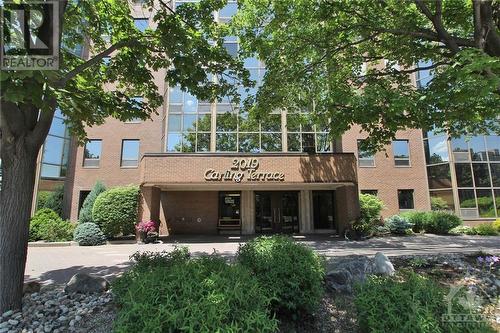 2019 Carling Avenue Unit#702, Ottawa, ON - Outdoor