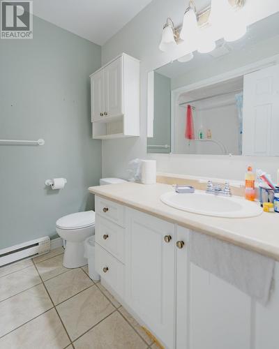 77 Almond Crescent, Stj, NL - Indoor Photo Showing Bathroom