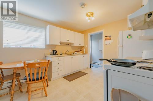 77 Almond Crescent, Stj, NL - Indoor Photo Showing Kitchen