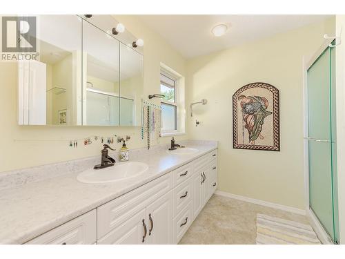 303 Regent Avenue Unit# 4, Enderby, BC - Indoor Photo Showing Bathroom