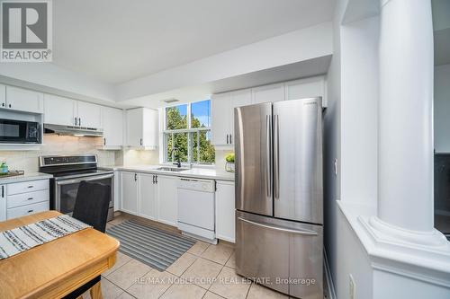 410 - 2500 Rutherford Road, Vaughan, ON - Indoor Photo Showing Kitchen