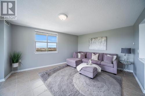 410 - 2500 Rutherford Road, Vaughan, ON - Indoor Photo Showing Living Room