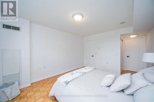 410 - 2500 Rutherford Road, Vaughan, ON - Indoor Photo Showing Bedroom