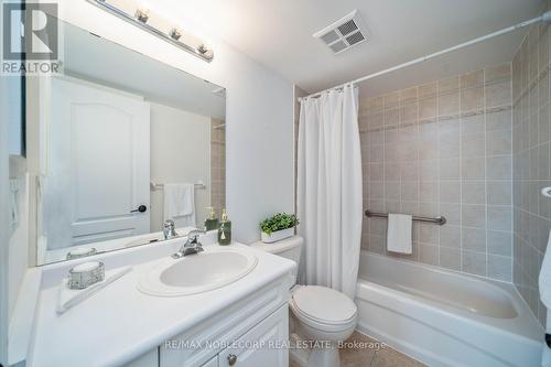 410 - 2500 Rutherford Road, Vaughan, ON - Indoor Photo Showing Bathroom