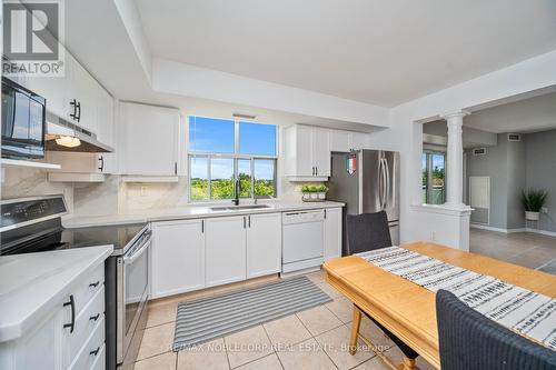 410 - 2500 Rutherford Road, Vaughan, ON - Indoor Photo Showing Kitchen