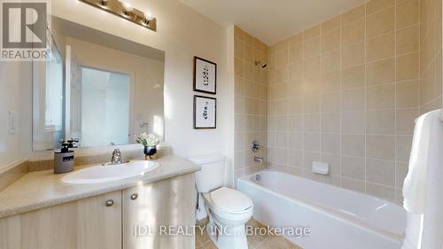 65 Riding Mountain Dr Drive E, Richmond Hill, ON - Indoor Photo Showing Bathroom