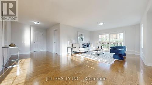 65 Riding Mountain Dr Drive E, Richmond Hill (Jefferson), ON - Indoor Photo Showing Living Room