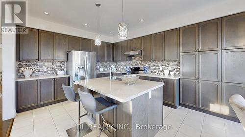 65 Riding Mountain Dr Drive E, Richmond Hill, ON - Indoor Photo Showing Kitchen With Upgraded Kitchen