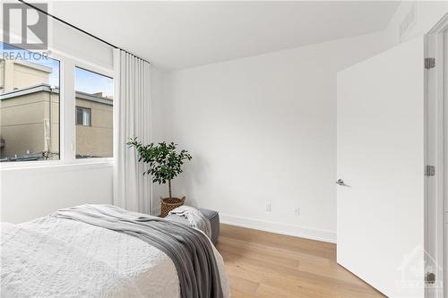 379 Dominion Avenue, Ottawa, ON - Indoor Photo Showing Bedroom