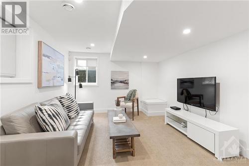 379 Dominion Avenue, Ottawa, ON - Indoor Photo Showing Living Room