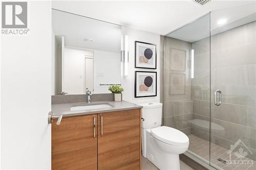 379 Dominion Avenue, Ottawa, ON - Indoor Photo Showing Bathroom