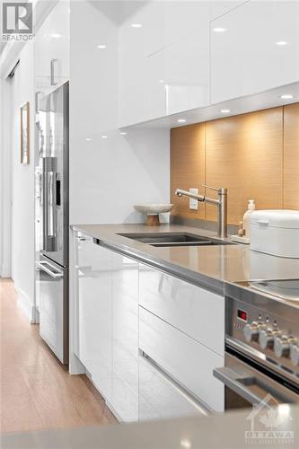 379 Dominion Avenue, Ottawa, ON - Indoor Photo Showing Kitchen