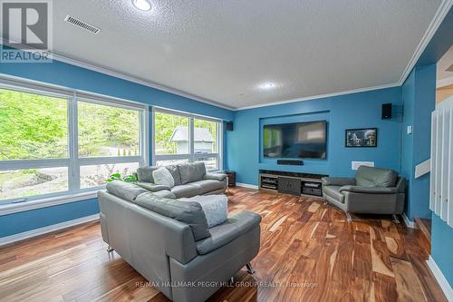 22 Pine Ridge Trail, Oro-Medonte (Horseshoe Valley), ON - Indoor Photo Showing Living Room