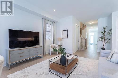 1949 Barbertown Road, Mississauga (Central Erin Mills), ON - Indoor Photo Showing Living Room