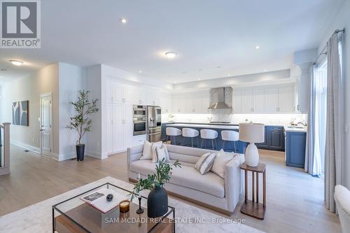 1949 Barbertown Road, Mississauga (Central Erin Mills), ON - Indoor Photo Showing Living Room