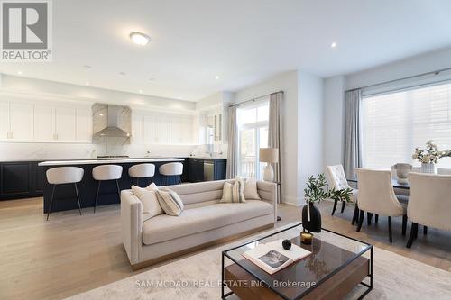 1949 Barbertown Road, Mississauga (Central Erin Mills), ON - Indoor Photo Showing Living Room