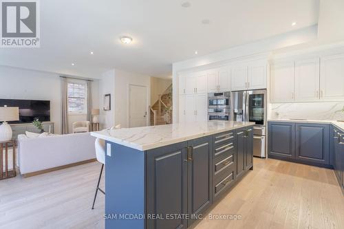 1949 Barbertown Road, Mississauga (Central Erin Mills), ON - Indoor Photo Showing Kitchen With Upgraded Kitchen