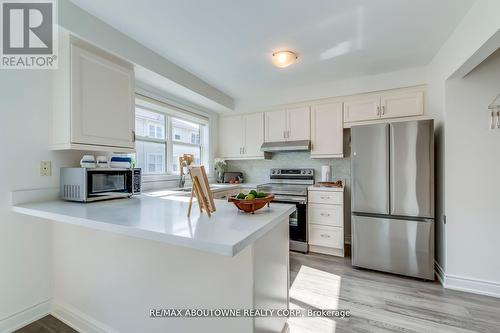 2973 Garnethill Way, Oakville (West Oak Trails), ON - Indoor Photo Showing Kitchen