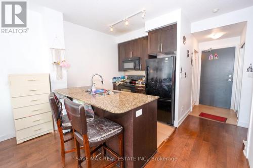 2908 - 4070 Confederation Parkway, Mississauga (City Centre), ON - Indoor Photo Showing Kitchen