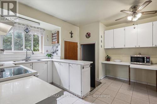 1311 Elgin Crescent, Oakville (Iroquois Ridge South), ON - Indoor Photo Showing Kitchen With Double Sink